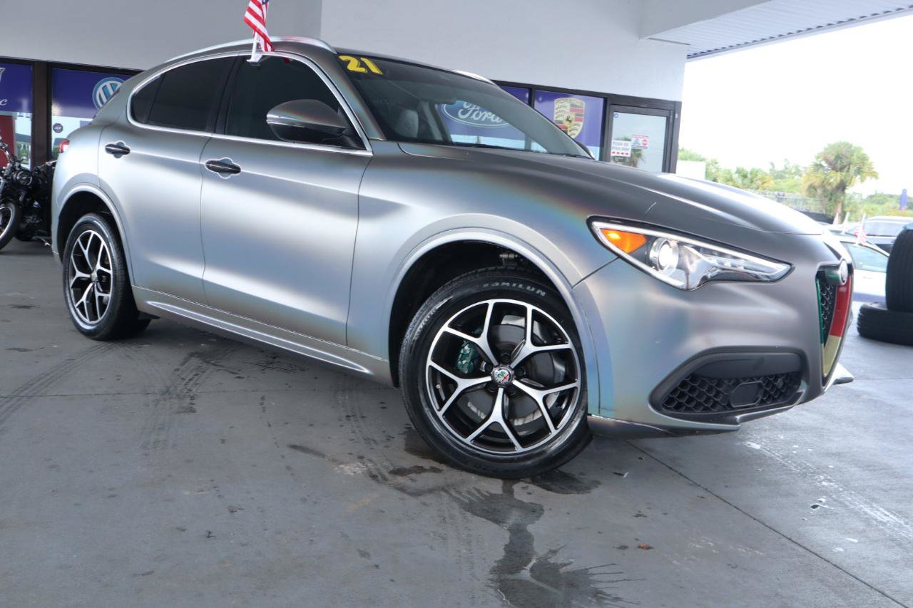 Used 2021 Alfa Romeo Stelvio Ti w/ Nero Edizione AWD/4WD image 3