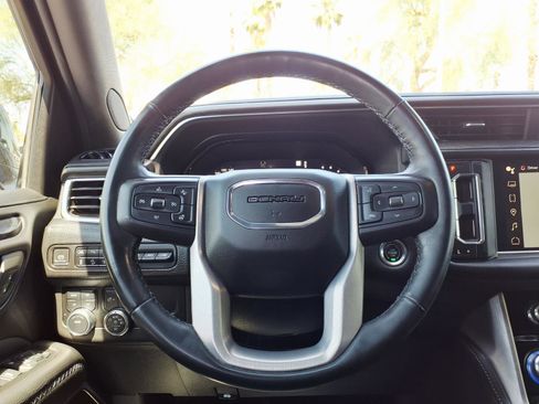 Used 2023 GMC Yukon XL Denali image 18