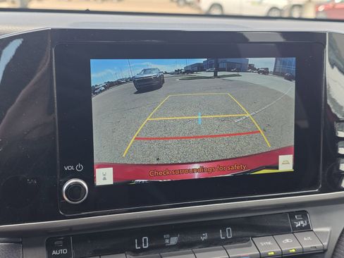 Used 2025 Toyota Camry SE FWD image 12