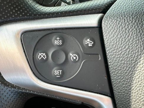 Used 2024 GMC Terrain SLE image 18