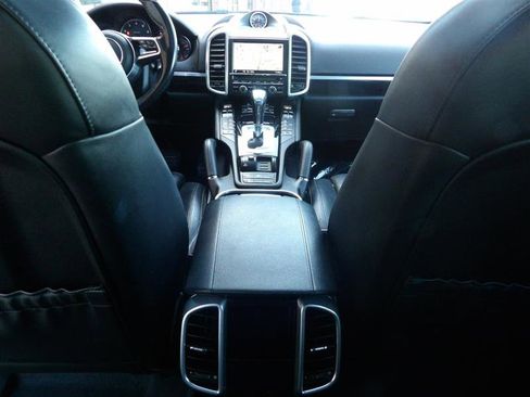 Used 2016 Porsche Cayenne image 19