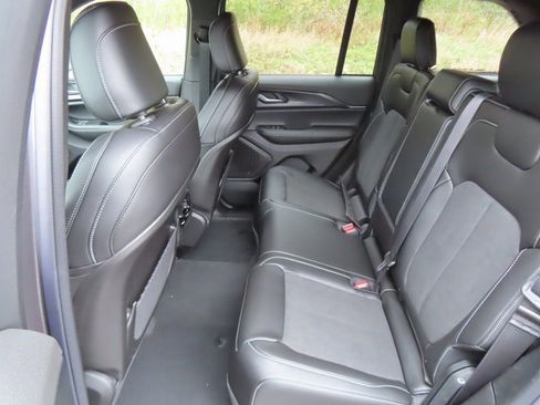 New 2025 Jeep Grand Cherokee Altitude image 22