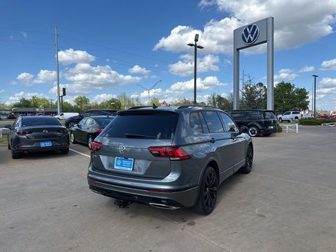 Used 2021 Volkswagen Tiguan SE image 6