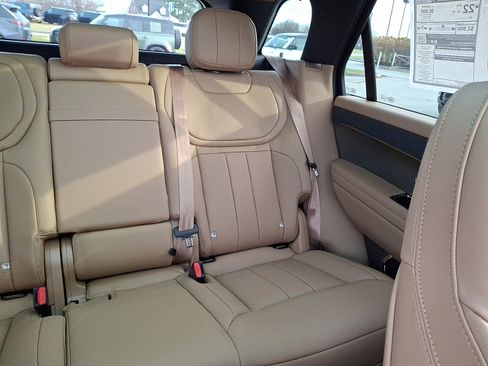 New 2025 Land Rover Range Rover Sport SE image 17
