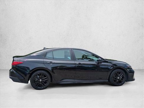 Used 2025 Toyota Camry SE FWD image 4