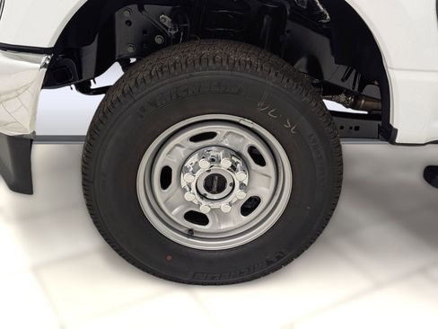 New 2026 Ford F250 XL w/ XL Chrome Package image 9
