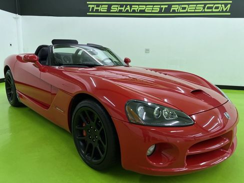 Used 2004 Dodge Viper SRT-10 RWD image 2