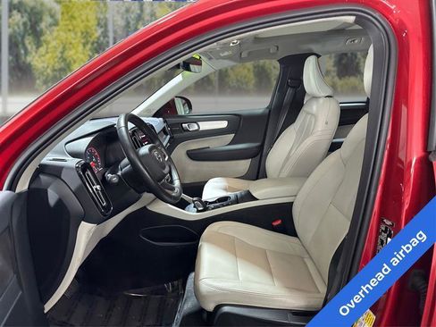 Used 2021 Volvo XC40 T5 Momentum image 9