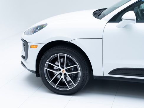 Certified 2025 Porsche Macan image 11