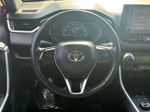 Used 2022 Toyota RAV4 SE image 14