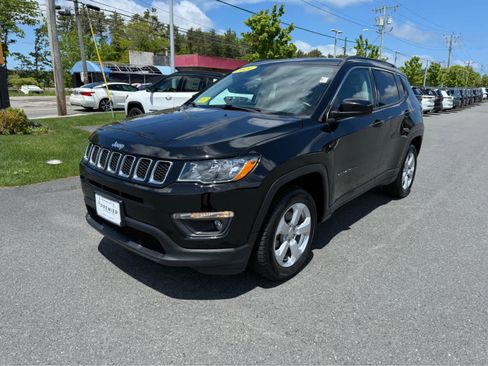 Used 2021 Jeep Compass Latitude w/ Sun and Sound Group AWD/4WD image 3