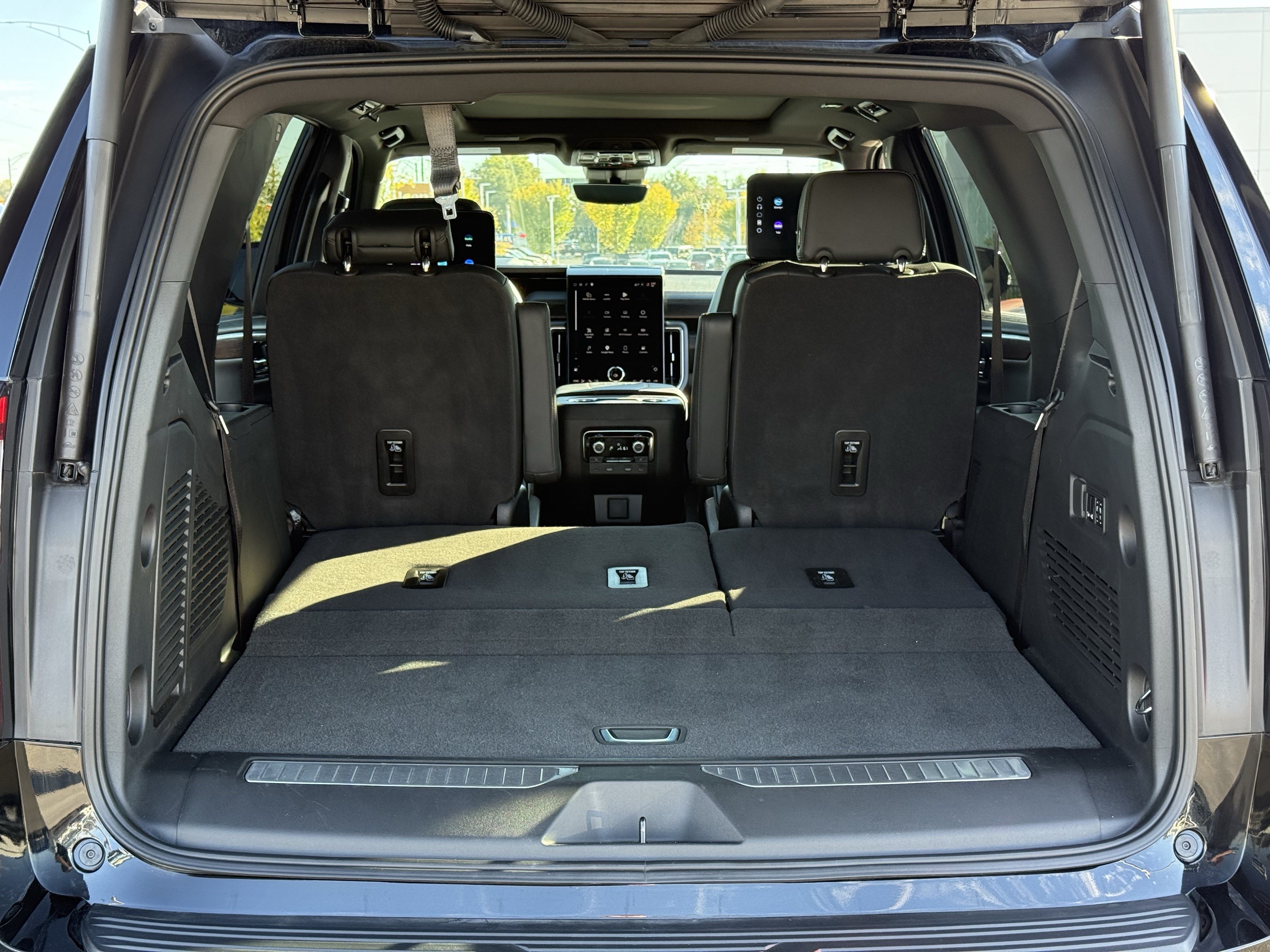 Used 2026 GMC Yukon Denali w/ Denali Reserve Package AWD/4WD image 38