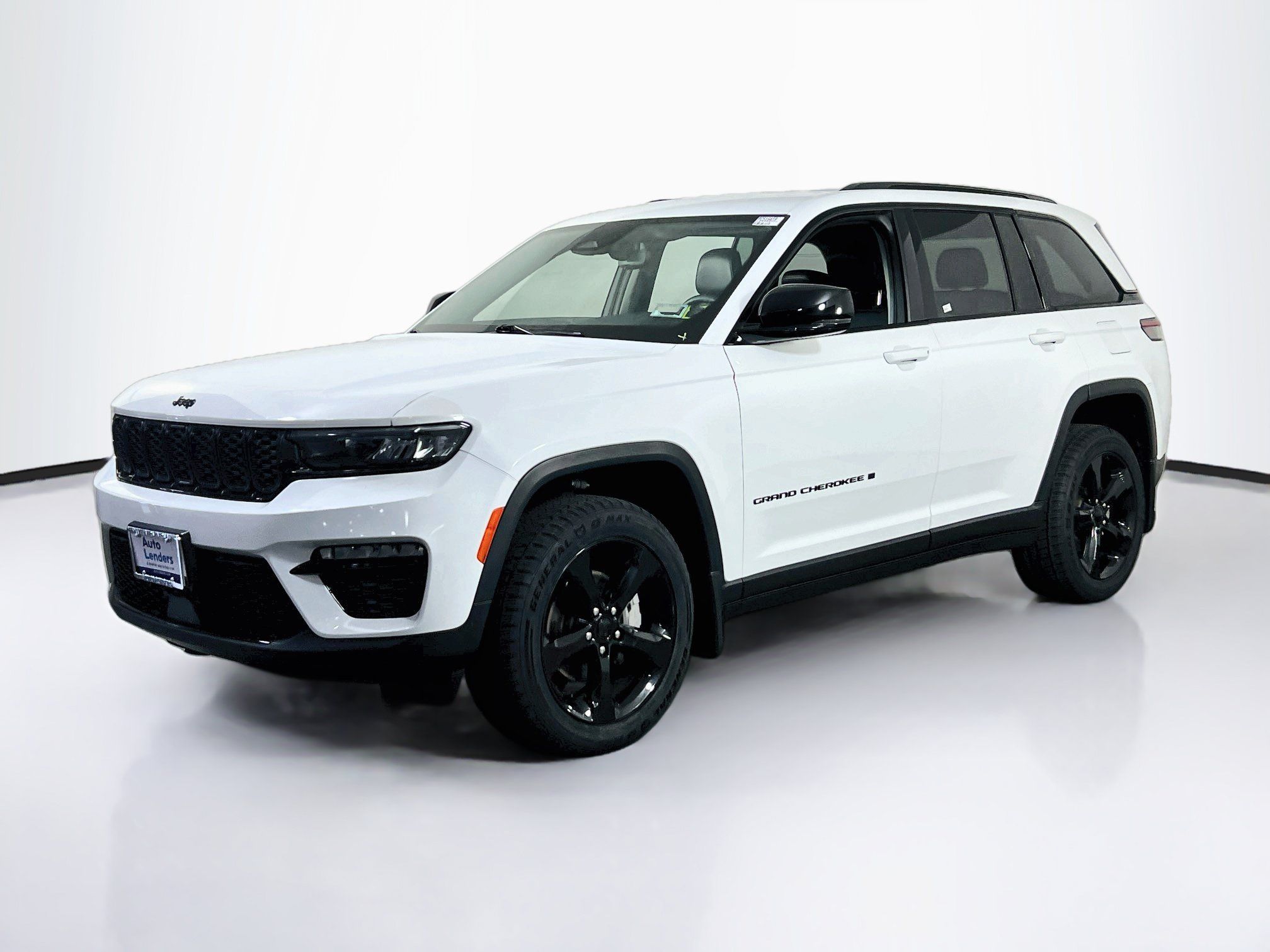 Used 2023 Jeep Grand Cherokee Limited w/ Black Appearance Package AWD/4WD image 1