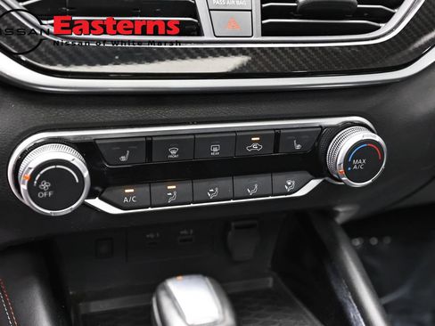 Used 2024 Nissan Altima 2.5 SR w/ SR Premium Package FWD image 19
