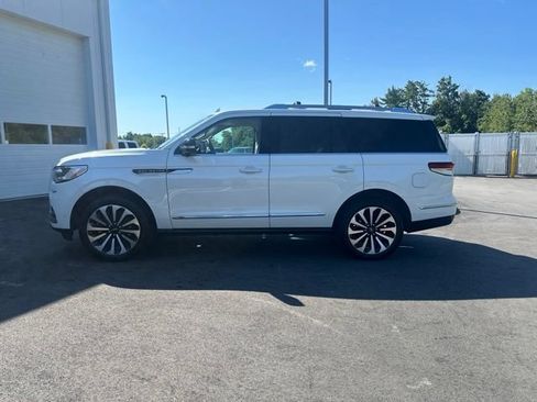 Used 2024 Lincoln Navigator Reserve AWD/4WD image 2