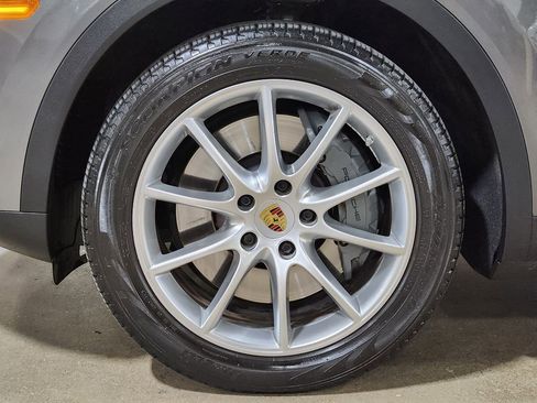 Used 2019 Porsche Cayenne S image 26