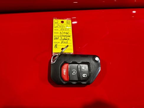 Used 2022 Jeep Wrangler Unlimited Sahara w/ Dual Top Group AWD/4WD image 45