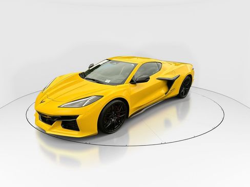 Used 2025 Chevrolet Corvette Z06 RWD image 4