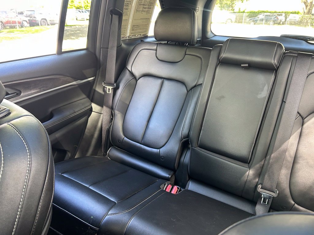 Certified 2025 Jeep Grand Cherokee Limited w/ Black Appearance Package RWD image 13