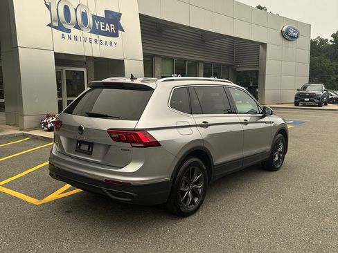 Used 2023 Volkswagen Tiguan SE w/ Panoramic Sunroof Package AWD/4WD image 2