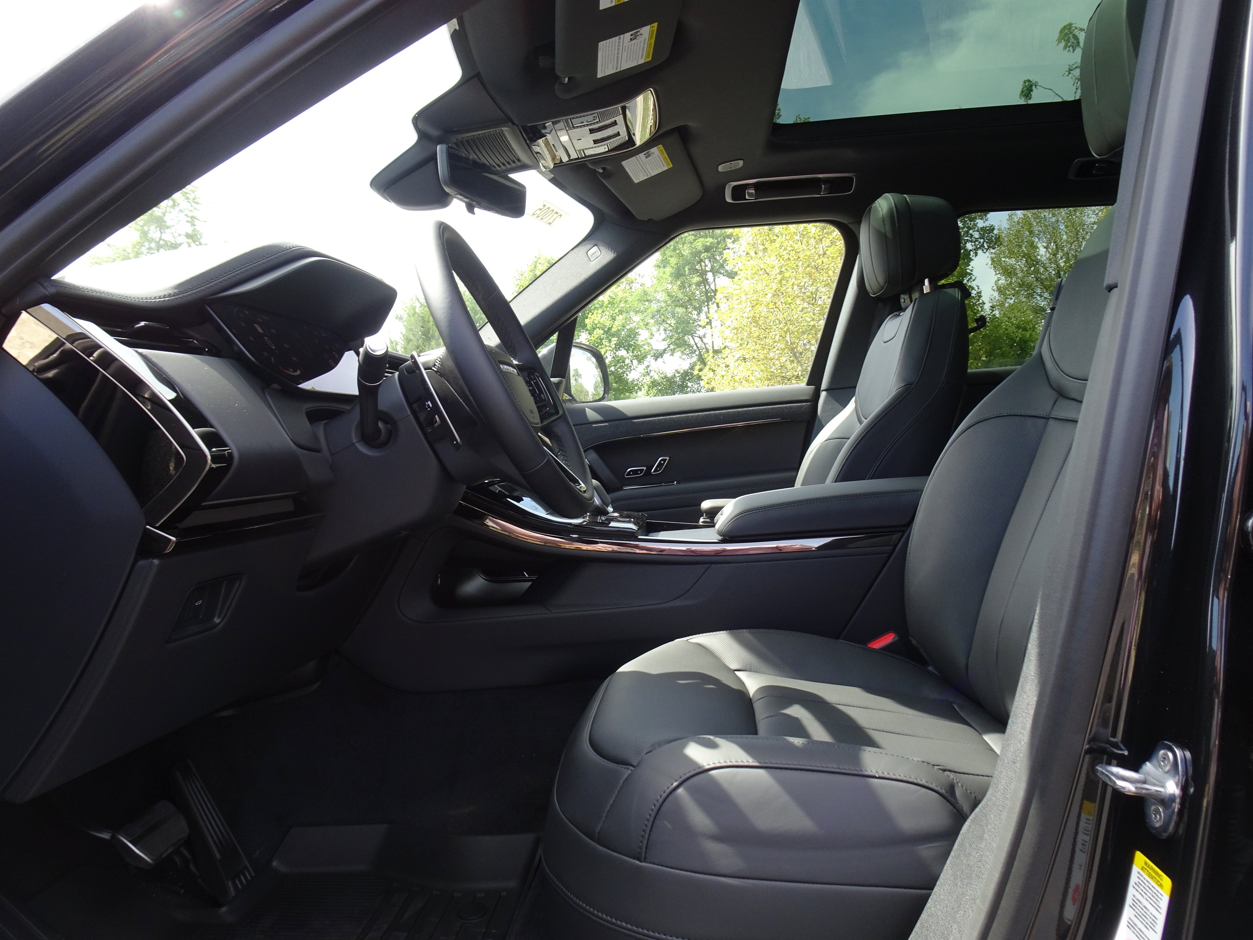 New 2027 Land Rover Range Rover Sport Dynamic SE AWD/4WD image 10