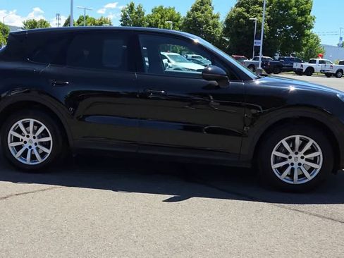 Used 2021 Porsche Cayenne w/ Driver Memory Package AWD/4WD image 9
