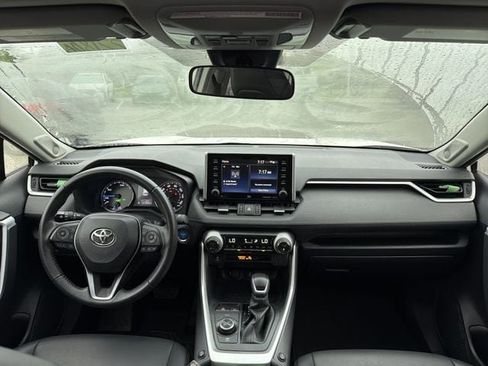 Used 2021 Toyota RAV4 XLE Premium AWD/4WD image 20