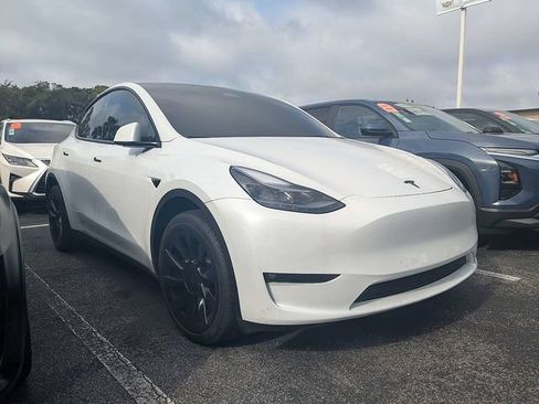 Used 2024 Tesla Model Y Long Range AWD/4WD image 6