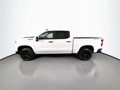 Used 2025 Chevrolet Silverado 1500 LT Trail Boss w/ Convenience Package II AWD/4WD image 4