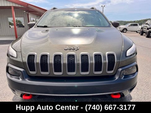 Used 2016 Jeep Cherokee Trailhawk w/ Comfort/Convenience Group AWD/4WD image 2