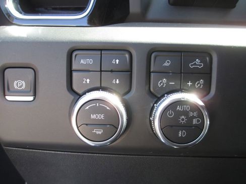 New 2026 GMC Sierra 3500 Denali Ultimate AWD/4WD image 18