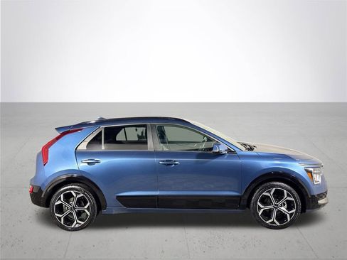 Used 2023 Kia Niro SX Touring image 5