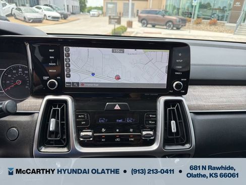 Used 2022 Kia Sorento EX w/ Panoramic Sunroof Package FWD image 9