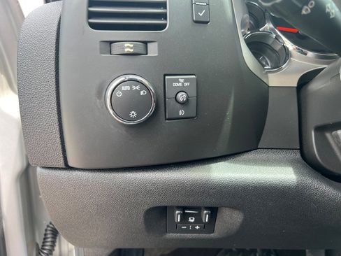 Used 2010 Chevrolet Silverado 2500 LT w/ Interior Plus Package AWD/4WD image 18