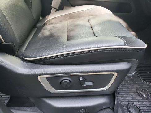 Used 2019 RAM 1500 Laramie AWD/4WD image 43