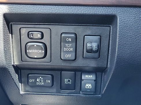 Used 2018 Toyota Tundra Limited w/ Limited Premium Package AWD/4WD image 33