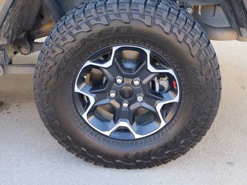 Used 2023 Jeep Gladiator Rubicon w/ Trailer Tow Package AWD/4WD image 27