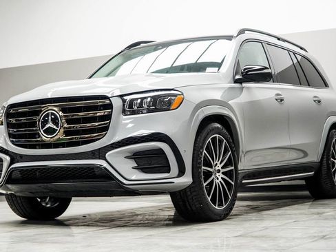 Used 2024 Mercedes-Benz GLS 580 4MATIC image 9