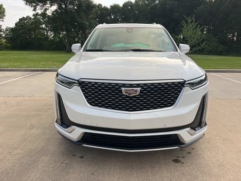 Used 2023 Cadillac XT6 Premium Luxury w/ Technology Package AWD/4WD image 9