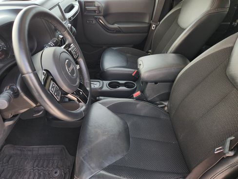 Used 2017 Jeep Wrangler Unlimited Sahara AWD/4WD image 14