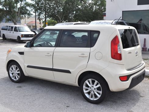 Used 2013 Kia Soul + FWD image 7