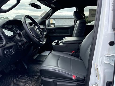 New 2024 RAM 5500 Tradesman w/ Chrome Appearance Group image 10