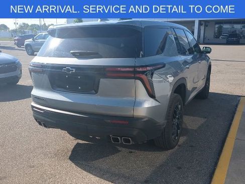 Used 2024 Chevrolet Traverse LS w/ Midnight/Sport Edition FWD image 5