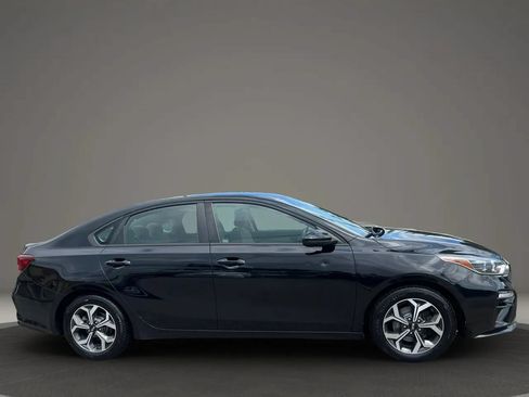 Used 2019 Kia Forte LXS FWD image 4