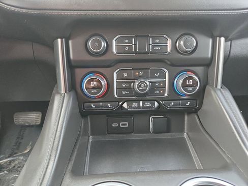 Used 2022 Chevrolet Tahoe Z71 w/ Luxury Package image 28