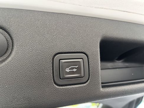 Used 2019 Chevrolet Equinox Premier image 20