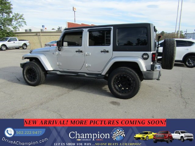 Used 2012 Jeep Wrangler Unlimited Sahara w/ Dual Top Group AWD/4WD image 6