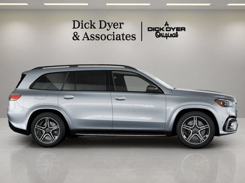 Used 2025 Mercedes-Benz GLS 450 4MATIC image 5