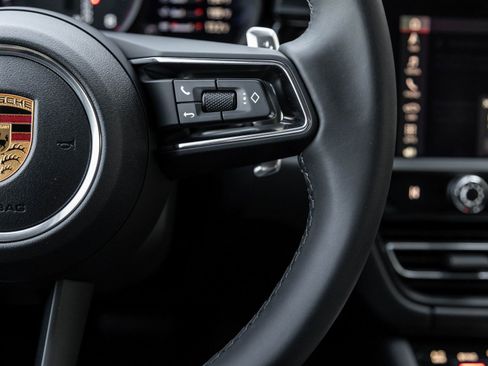 Certified 2026 Porsche Macan AWD/4WD image 16