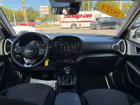 Used 2023 Kia Soul LX w/ LX Technology Package FWD image 39